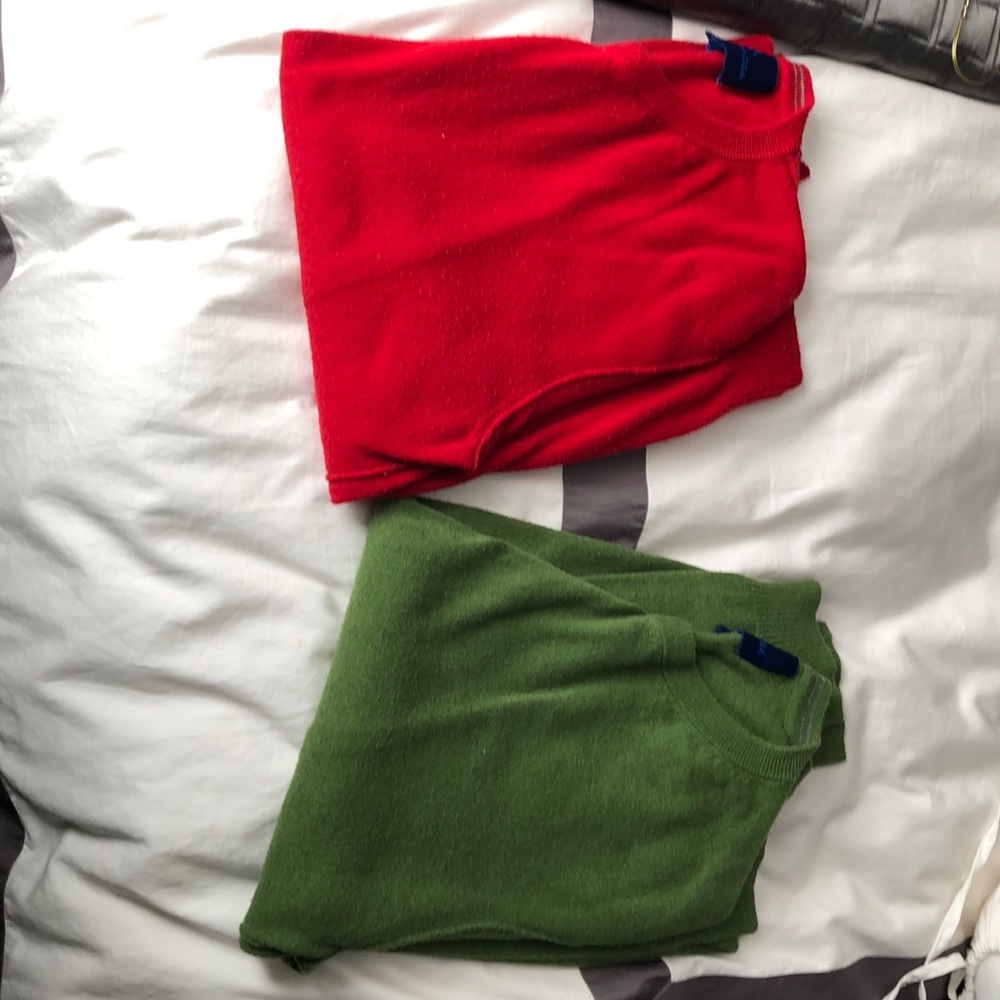 Martin Osa v neck sweaters in XL (sold as pair)